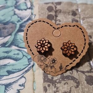 "Flower Power" minimalist stud earrings (Natural)